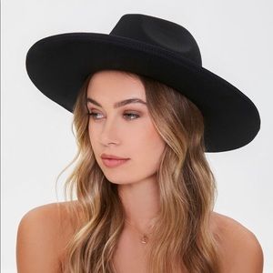 Black Wide Brimed cowboy / fedora / felt Hat NWT